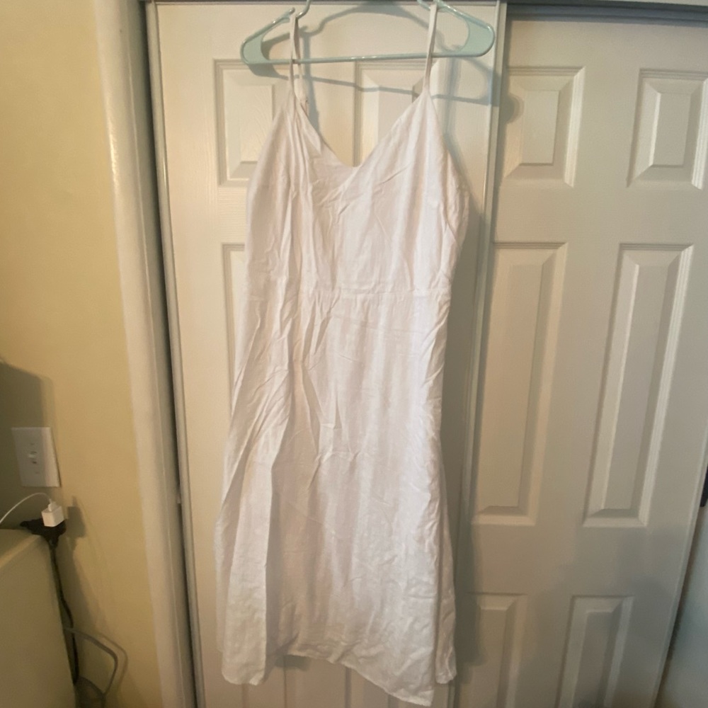 White gap sundress with pockets
